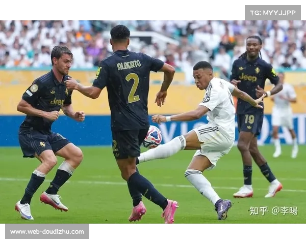 法国锋线三剑客：姆巴佩赛后社媒互动登贝莱图拉姆